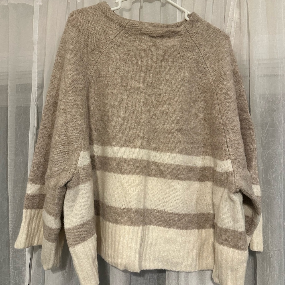 Banana Republic Beige and Cream Striped Sweater